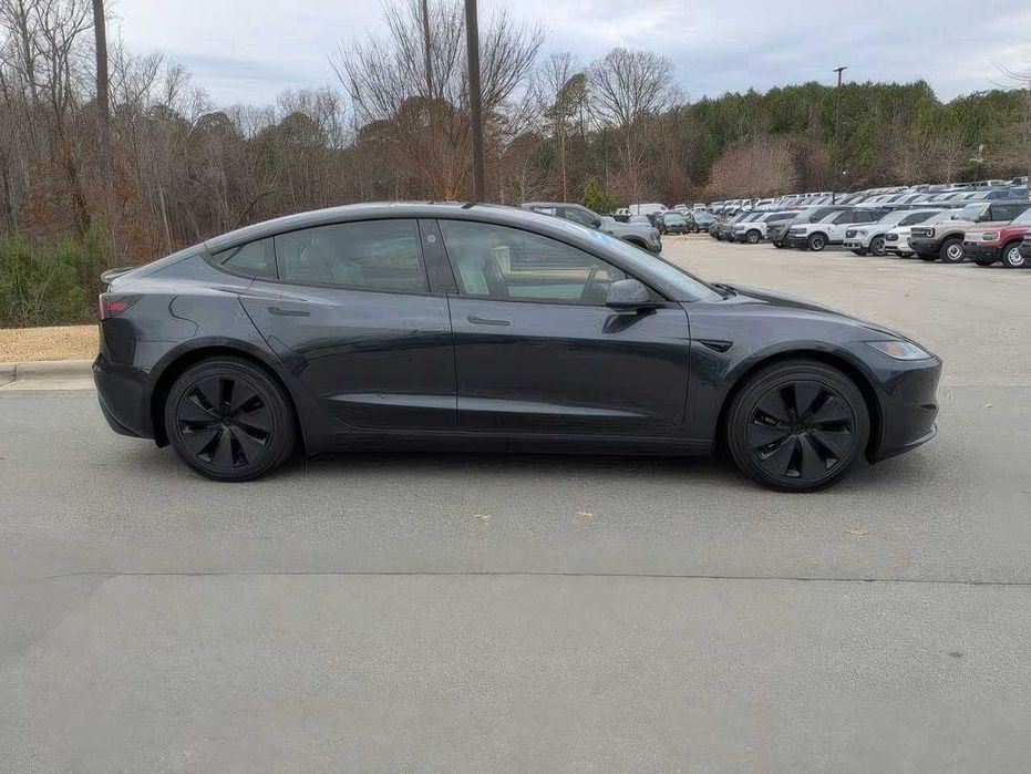 Tesla Model 3      2024