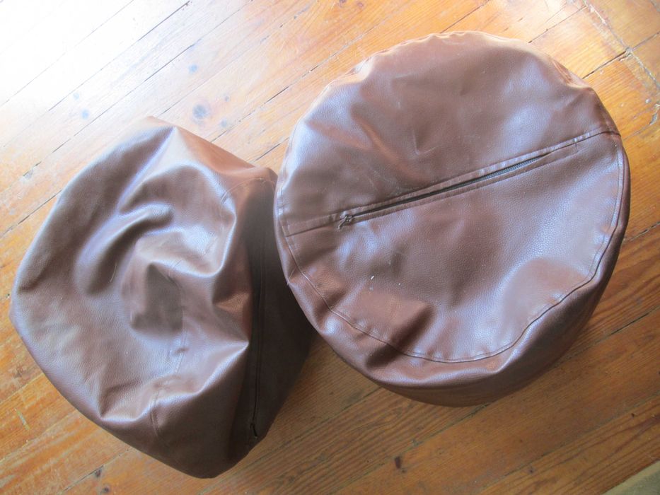 PUFs castanhos em excelente estado