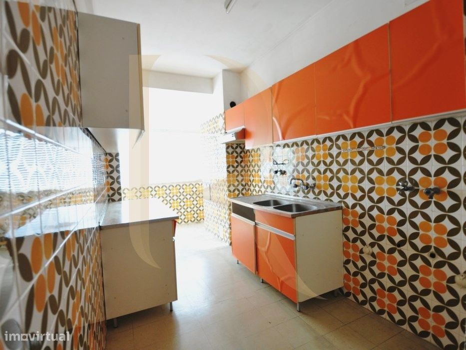 Apartamento T3 com elevador e varandas em Setúbal