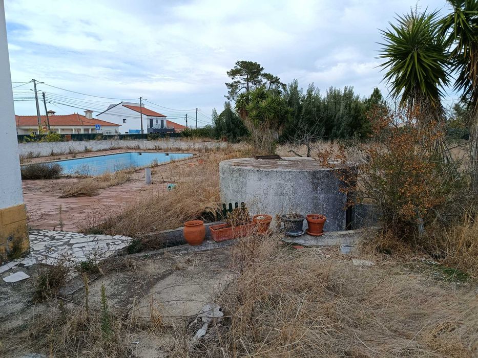 Moradia isolada com piscina em Azeitão terreno com 1863 m2
