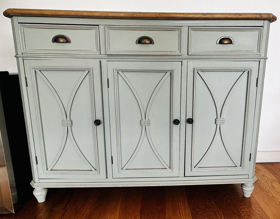 Aparador verde agua remodelado