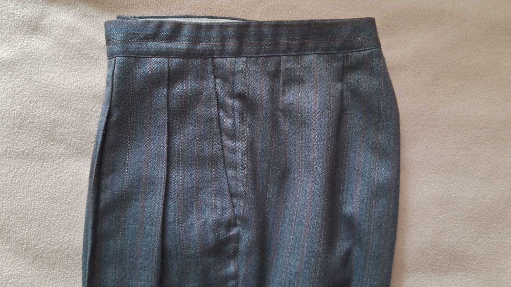 Женские свитера, трикотажные  кофты  и шерстяные брюки