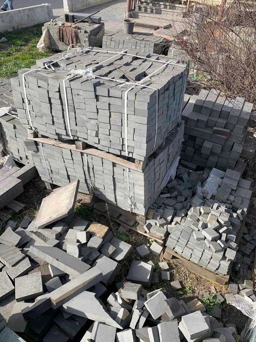 Дорожні плити натуральна бруківка електро опори фундаментні блок цегла