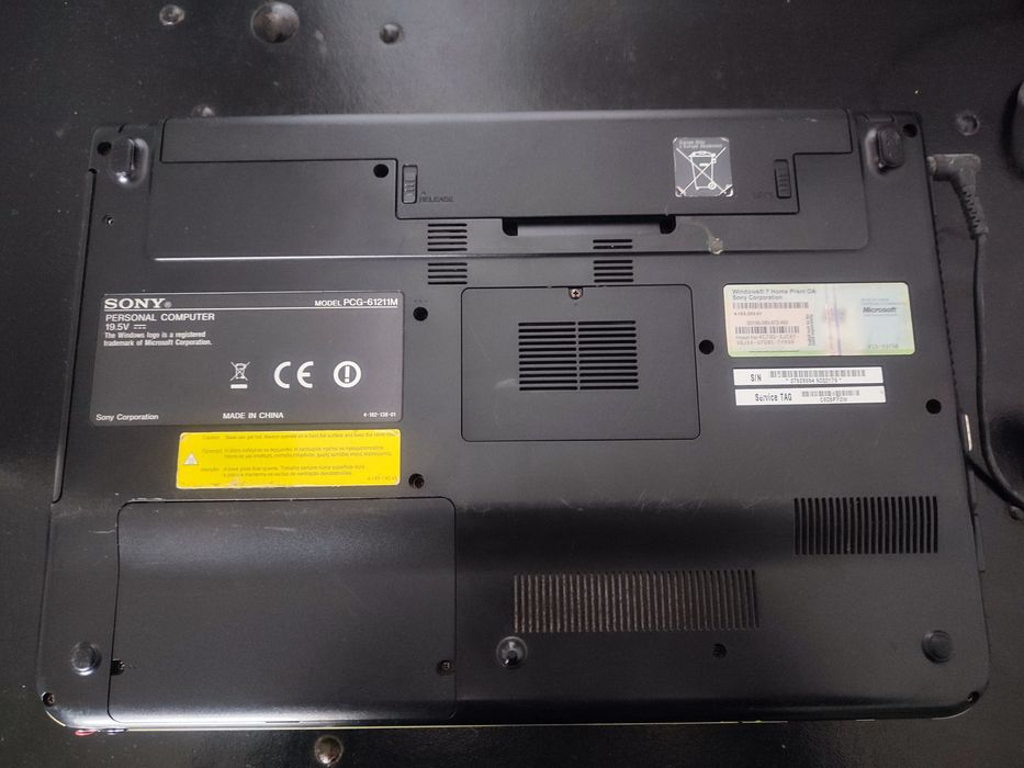 Portátil Sony Vaio - Intel Core i3 | 4GB RAM | Para Reparação ou Peças