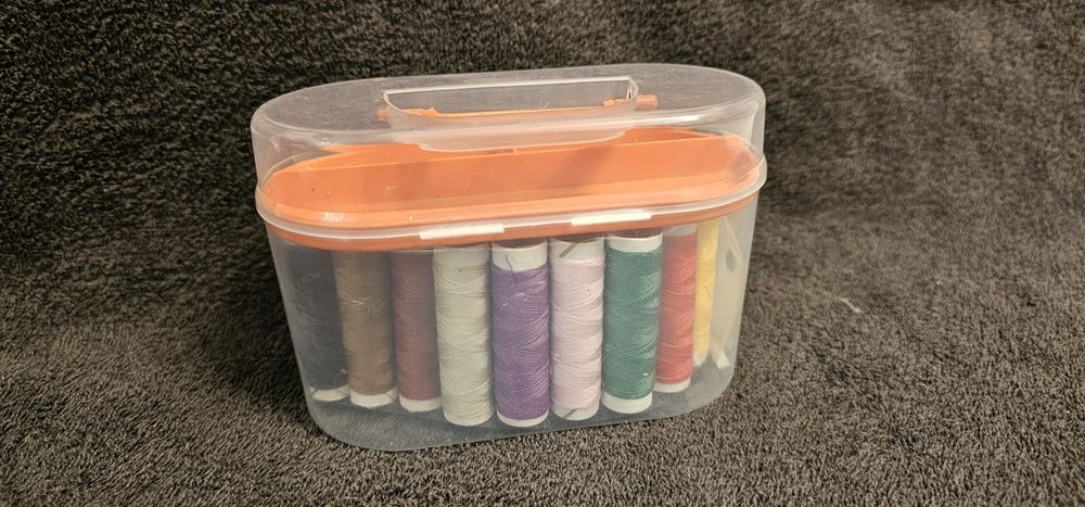 Zestaw krawiecki do szycia podróżny nici 10 szt igły nożyk nawijarka