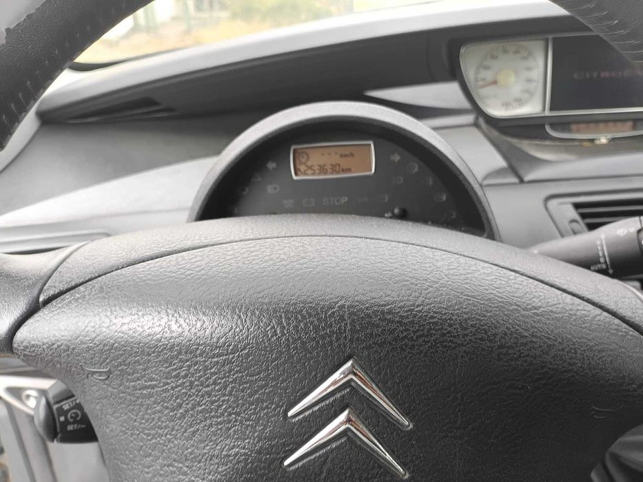 Samochód Citroen C 8