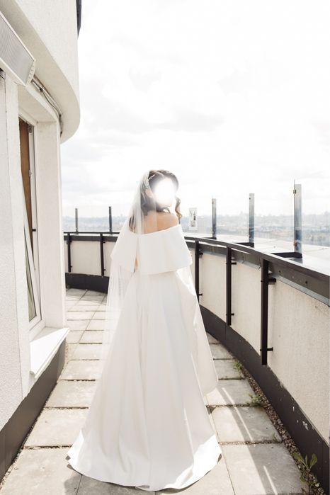 Свадебное атласное платье