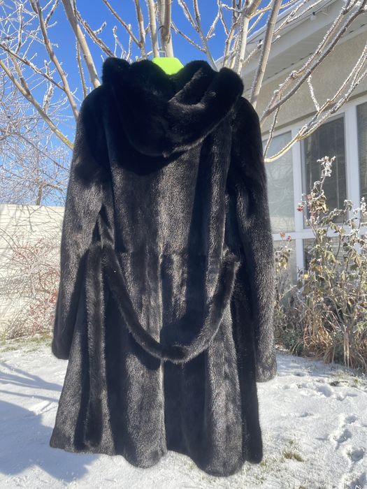 Норковая шуба с капюшоном черная Италия