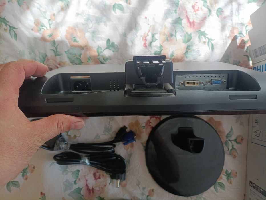 Монітор Philips ecran LCD V-Line | 23" Full HD