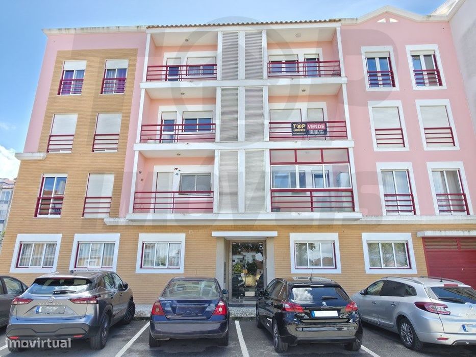 Apartamento T3 com Parqueamento - Urb. das Oliveirinhas - Samora Co...