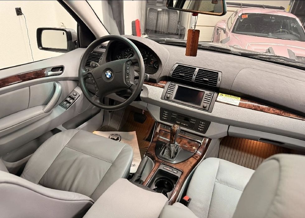 Продам BMW X5 E53