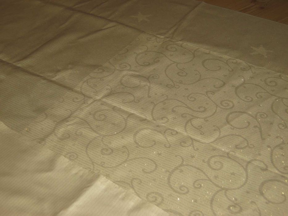 Materiał tkanina na obrus złoto kremowy gwiazdki  180 / 180 cm