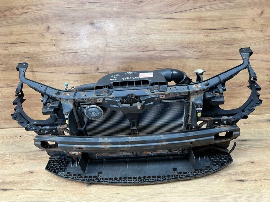 Pas przedni kompletny Kia Ceed lift  benzyna