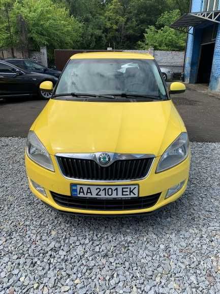 Аренда авто Шкода Фабия 2012 год, цена 458 грн в сутки