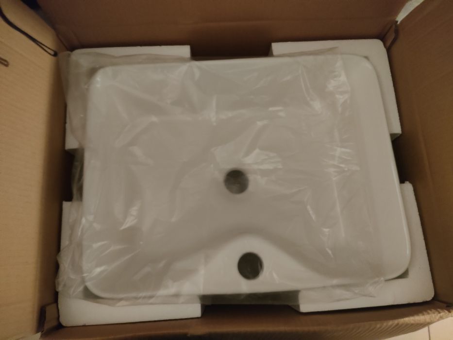 Nowa umywalka ceramiczna nablatowa 48x37x13,5cm