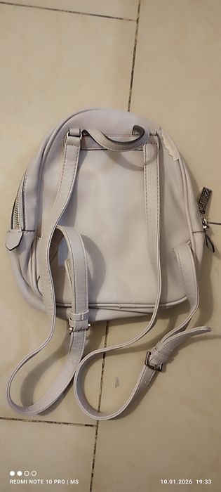 Plecak damski skóropodobny GUESS ,kolor ecru.