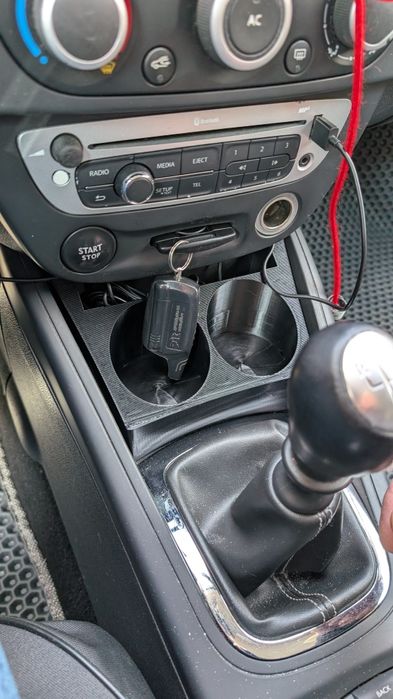 Вставка-подстаканник для Renault Megane3