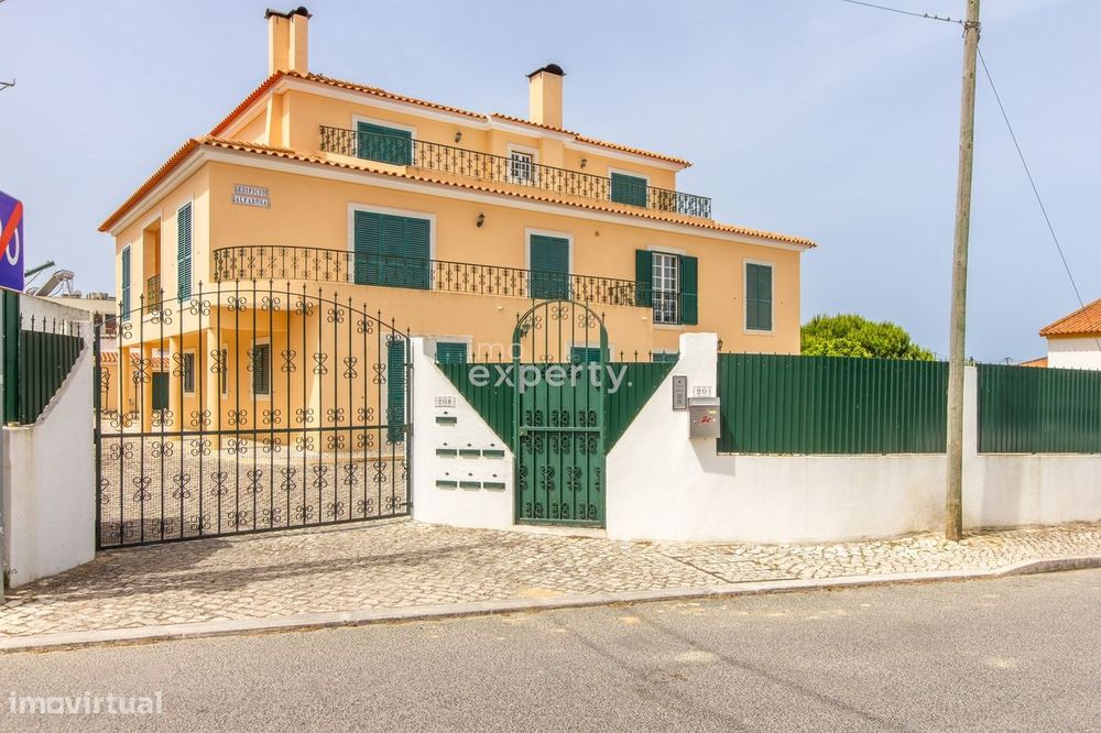 Apartamento T2 em Condomínio Fechado em Alfarim, Setúbal — Castelo (Sesimbra), Setúbal