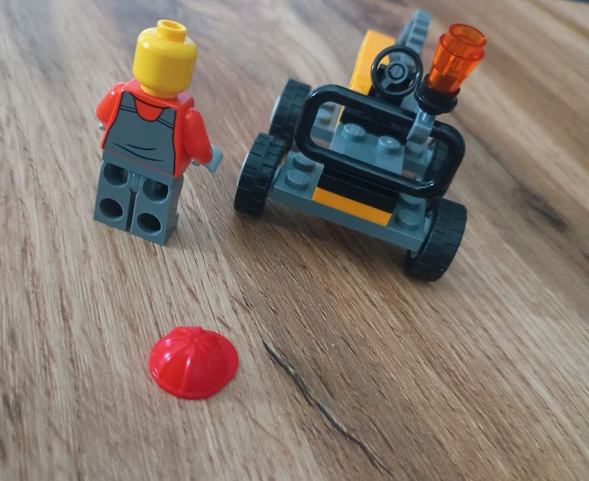 LEGO City Brzęczysław Piła na placu budowy