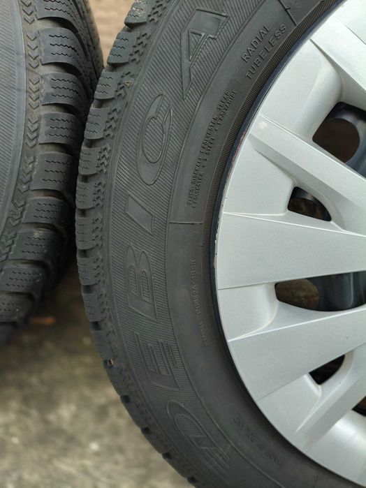 Koła zimowe Toyota Yaris z czujnikami kołpaki