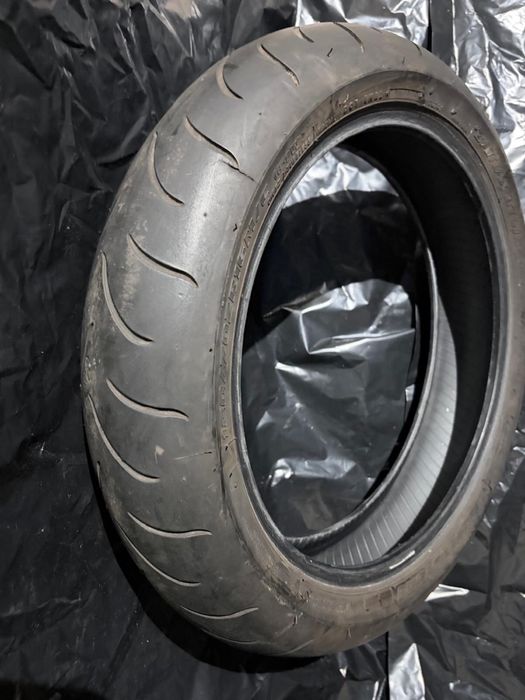 Pneu de mota brigeston