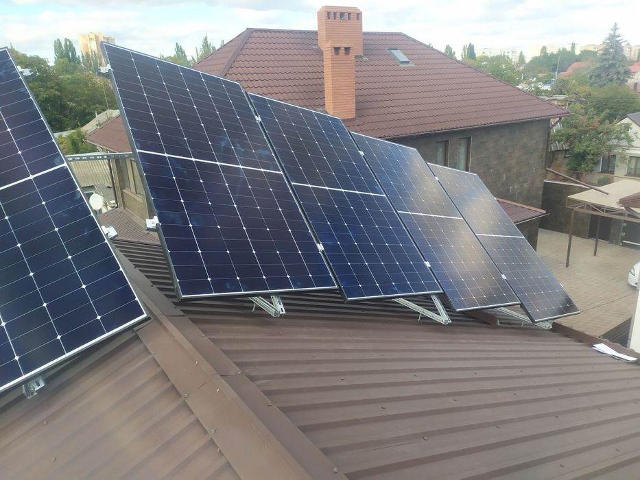 Монтаж солнечных панелей, инвертора, АКБ, заземление