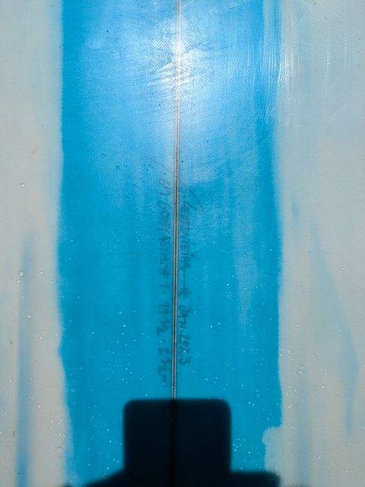 Prancha de surf  assimétrica Goofy .