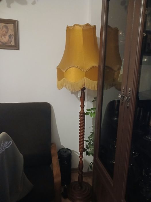Lampa z podstawą rzeźbioną PRL