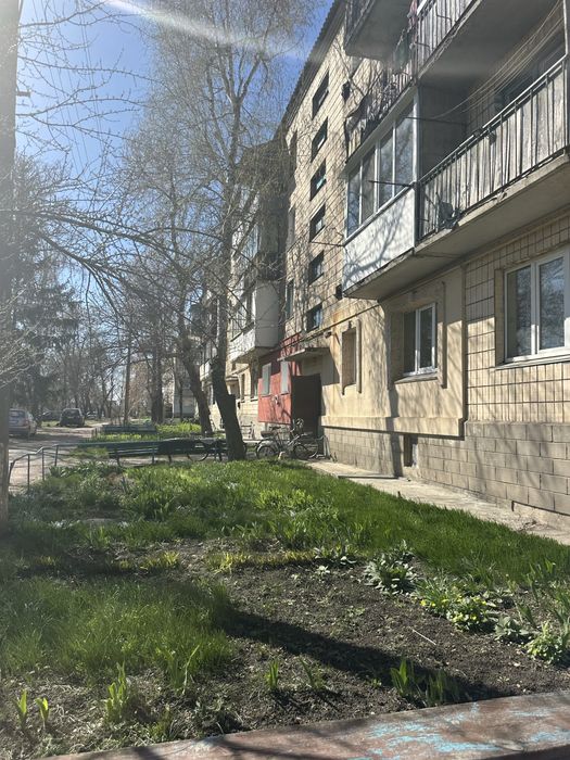 Продаю квартиру Коржі Київська обсласть  площа 61м2, 3-кімнатна квартира 4й поверх індивідуальне газове опалення Житловий стан 29000$