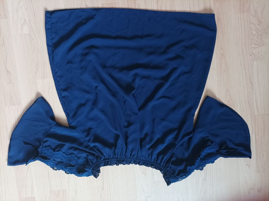 Bluzka elegancja, ażurową koronką na ramionach
