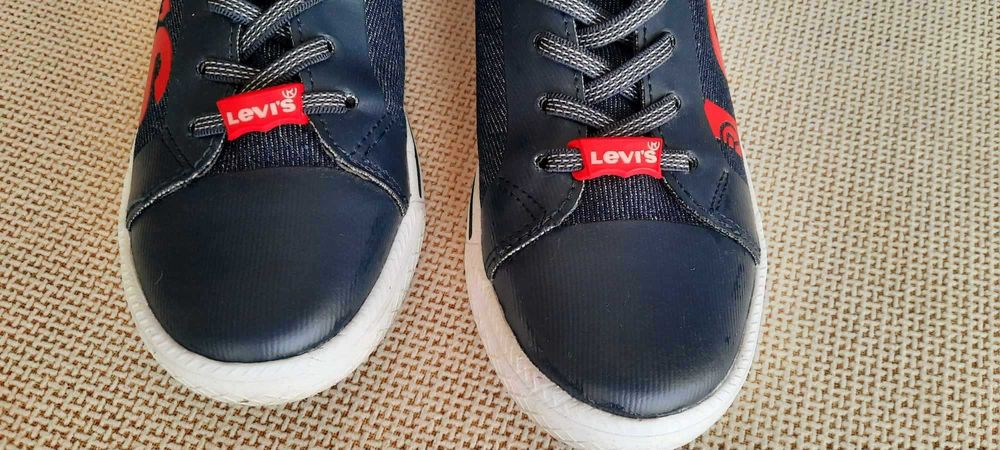 Ténis menino da Levis tamanho 34