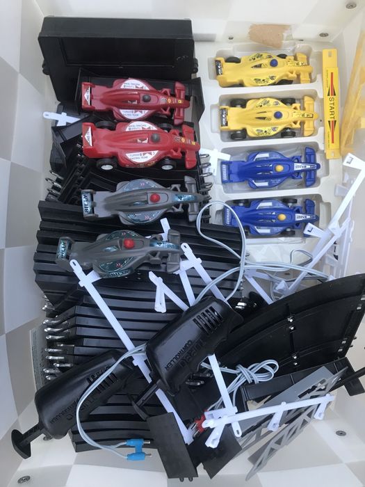 Pista de carros eletrica.