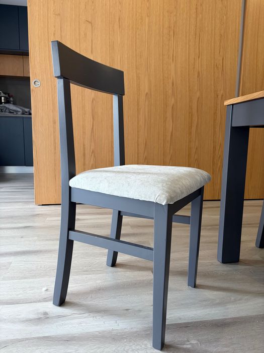 Conjunto de cadeiras lacadas com tecido anti-gato