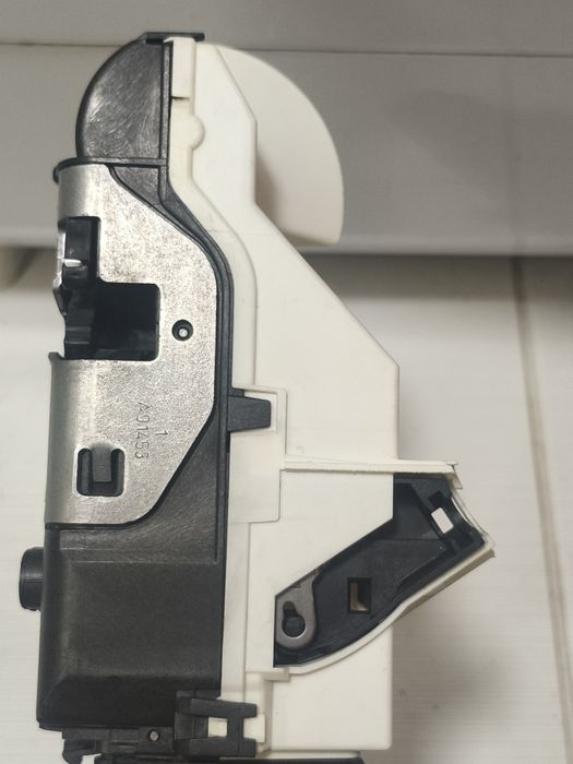 Лівий дверний замок до Пежо Партнер (кузов В9))