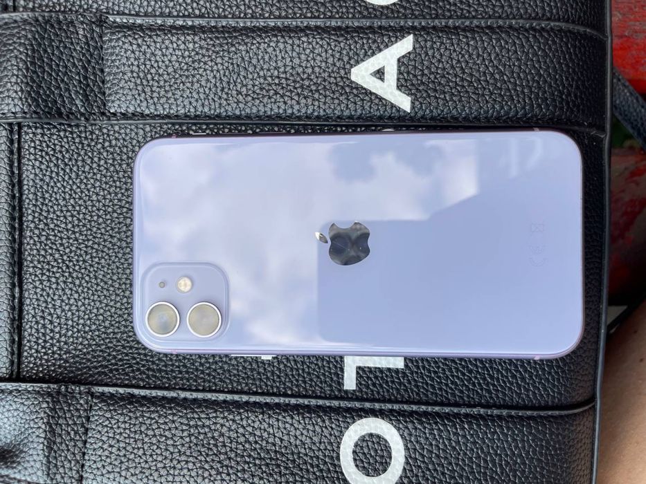 Продам iPhone 11 purple