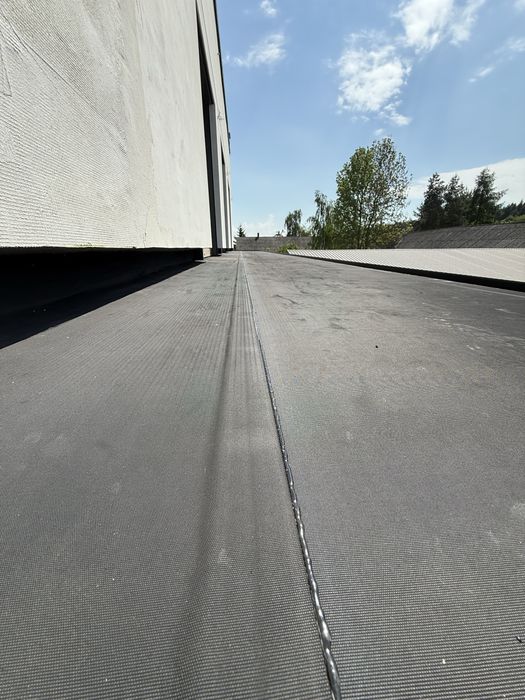 Usługi dekarskie hydroizolacje membranami Epdm dachów płaskich tarasów balkonów blacharka