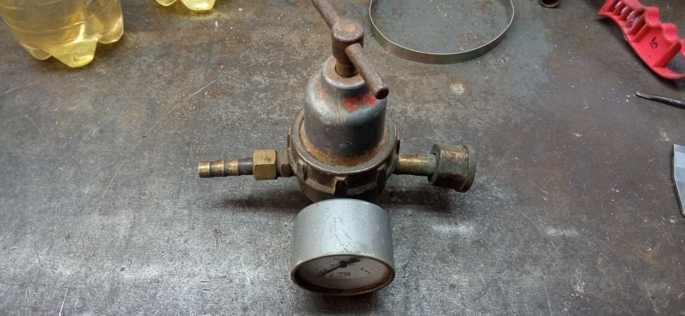 Редуктора газовий. Редуктор для пропана. Редуктор різака