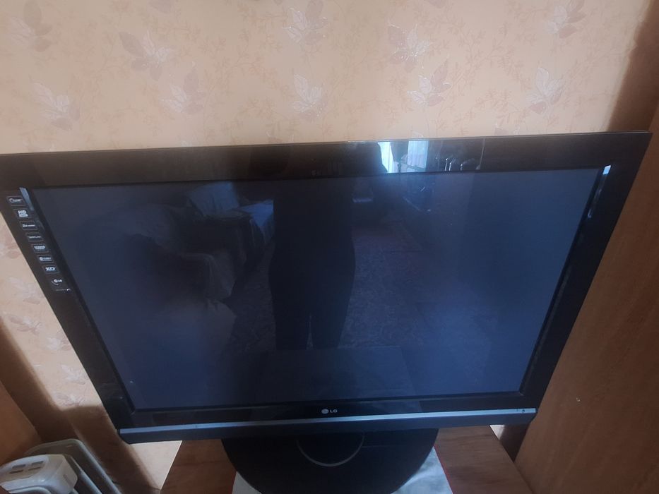 Продам телевизор марки LG