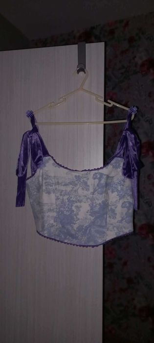 Śliczny gorsetowy top z nadrukiem zwierzęcym i wiązanymi ramiączkami