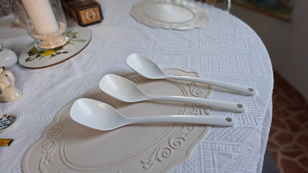 Łyżka gastronomiczna biała do sałatek