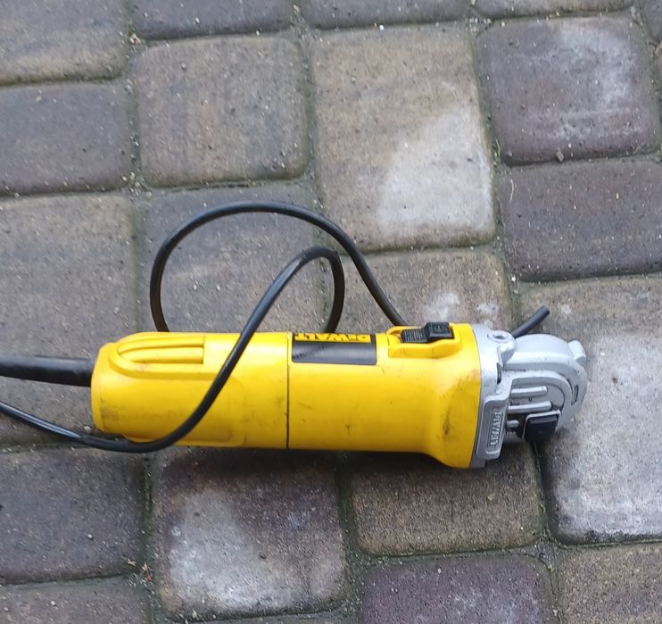 Szlifierka kątowa dewalt DWE4117