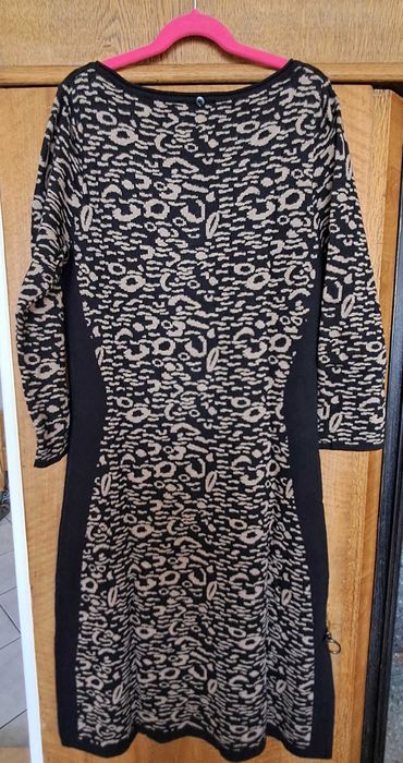 Sukienka wyszczuplająca elastyczna sweterkowa