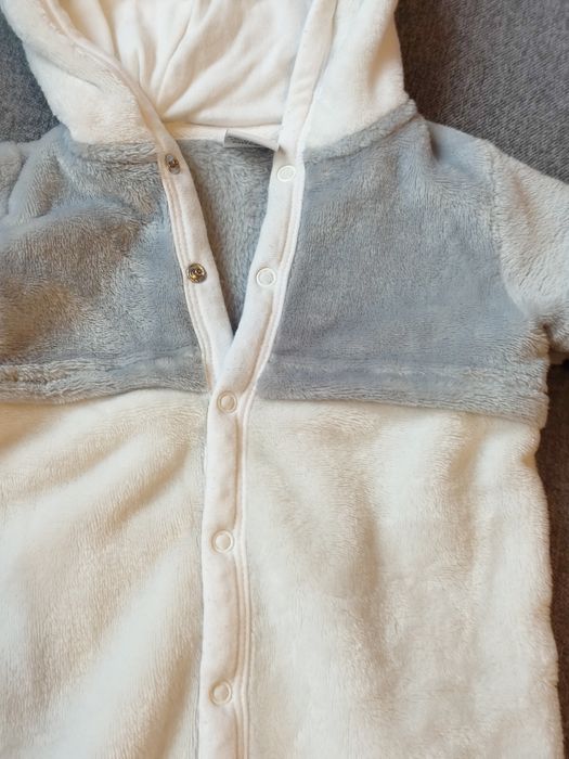 Pajacyk. bialo- szary.