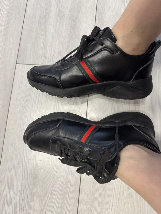 Продам кросівки Gucci