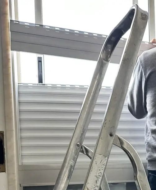 Executa-se todo o tipo de manutençao de estores e presianas