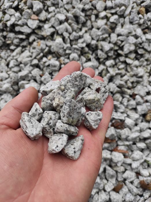 Kamień ozdobny szary. Kamień ogrodowy. Tłuczeń granit