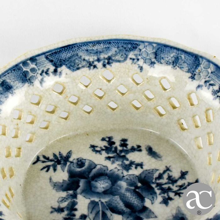 Cesta / Taça / Fruteiro vazada em porcelana da China