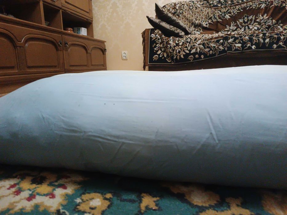 Перина з  куриного та качиного  пера  ,в гарному стані.