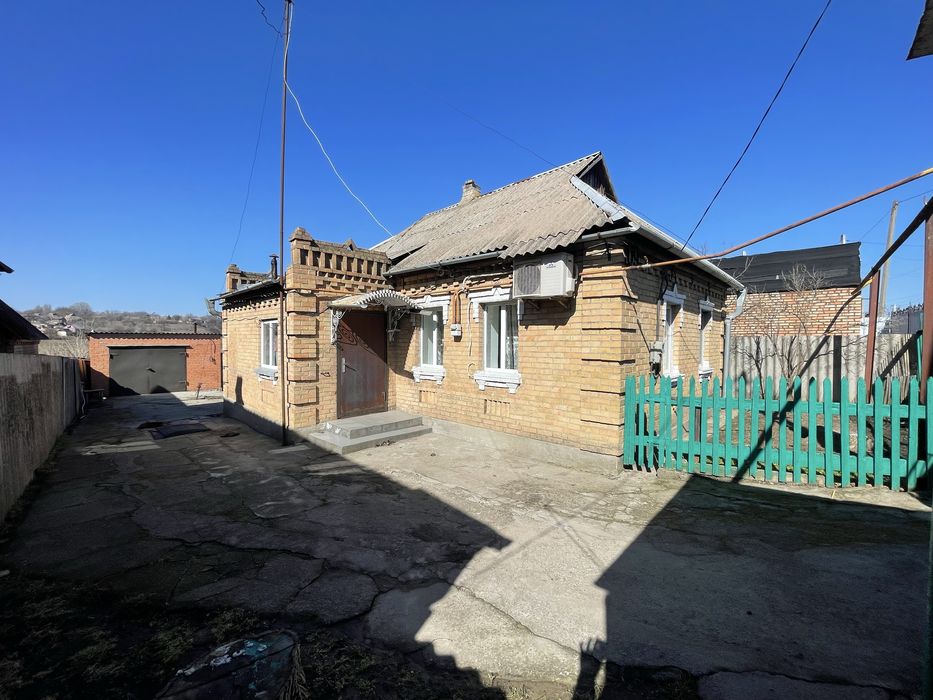 Продаж будинку з гаражем, госп. спорудами та земельною ділянкою!