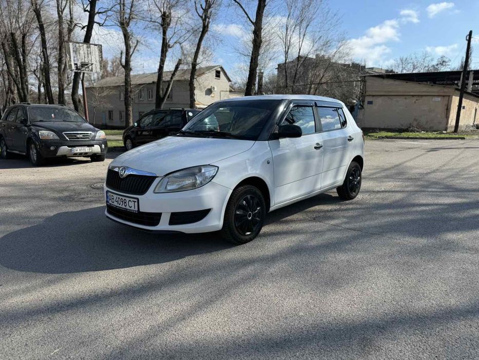 Продам Шкода Фабия 2011год газ бензин